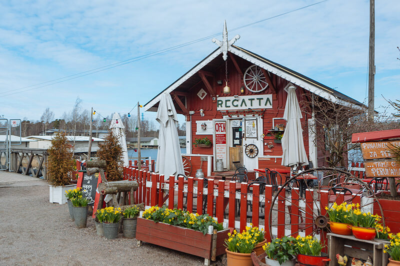 Das Cafe Regatta im Sibelius Park von außen.